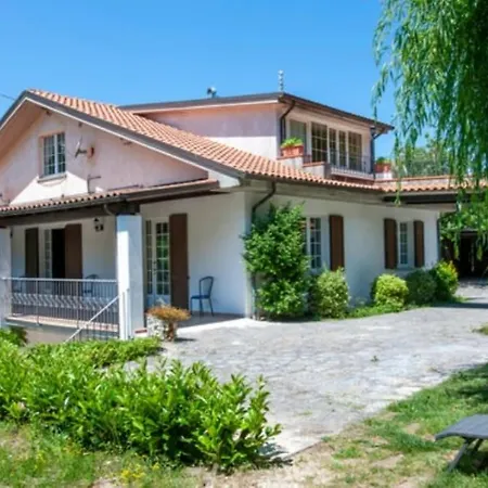 Glicine Con Piscina E Camino Ad Apecchio, Marche * Apecchio