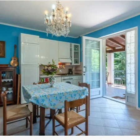 Glicine Con Piscina E Camino Ad Apecchio, Marche