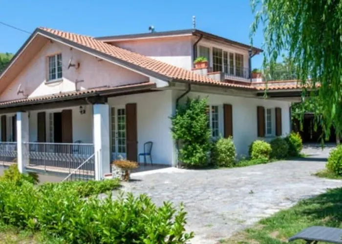 Glicine Con Piscina E Camino Ad Apecchio, Marche * Apecchio