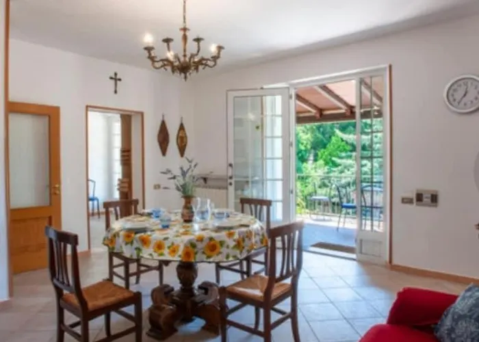 Glicine Con Piscina E Camino Ad Apecchio, Marche * Apecchio